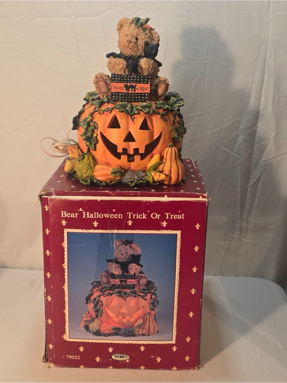 Vintage Young's Lighted Halloween Bear Trick or Treat Pumpkin Resin Decor In Box